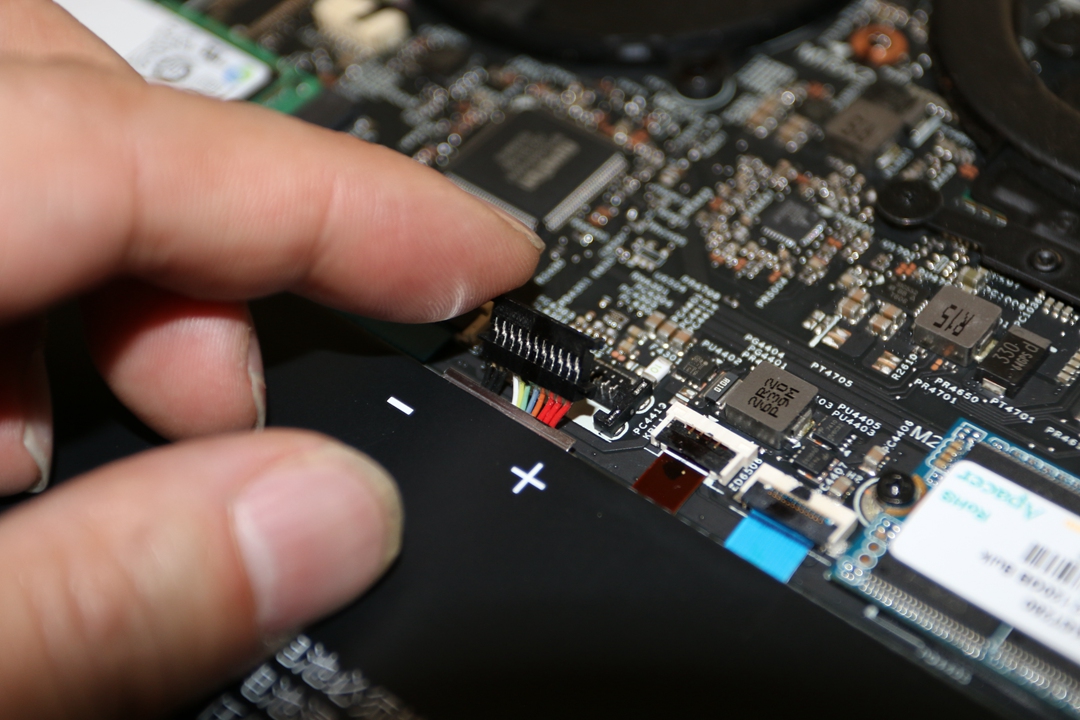 小米手机摔了一下不能开机怎么办,小米11摔了一下就开不开机了