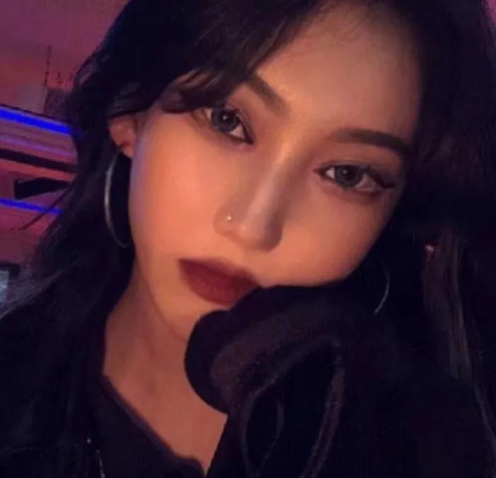 女生头像背景个签,女生头像简单有深意