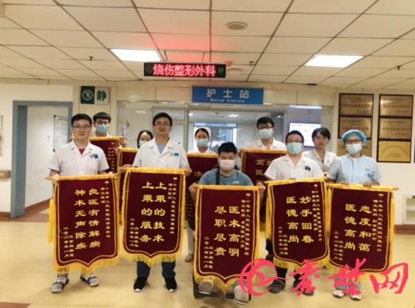 伤口治疗师的锦旗内容,治疮锦旗