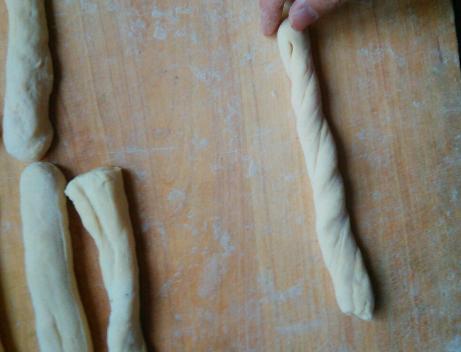 自制小麻花酥脆需发酵吗,自制香酥小麻花不加水