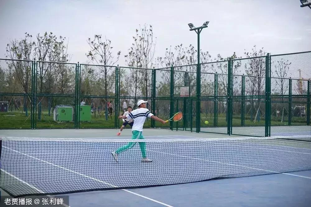 哪个公园好玩又免费又滑滑梯,半圆滑梯攀岩公园