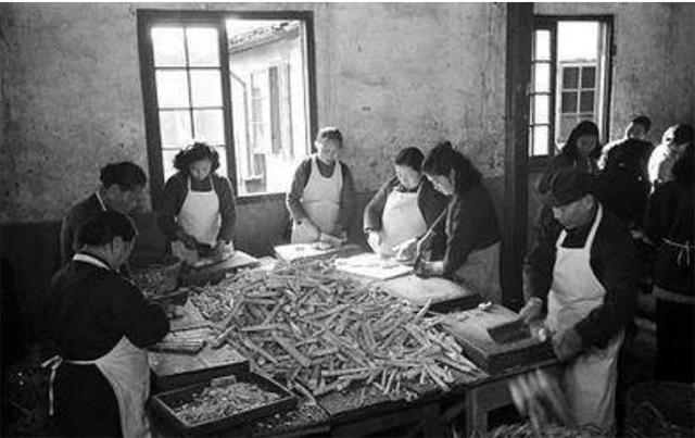 援朝期间黑商贩无孔不入:假药、劣质军鞋、腌菜掺沙子、肉汤罐头