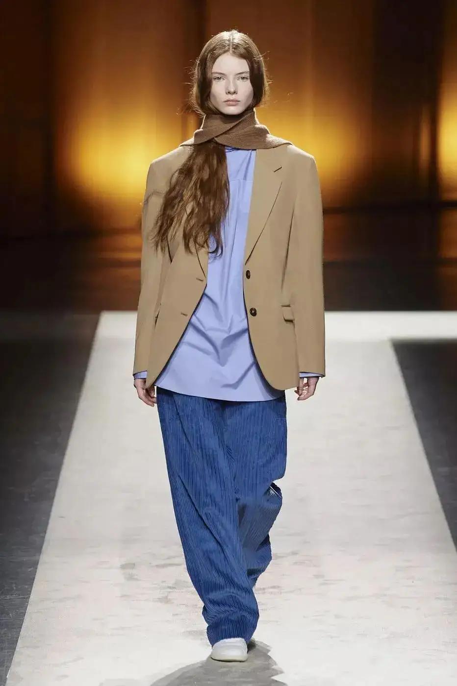 奶茶色搭配什么颜色好看冬天,奶茶色搭配什么颜色显高级