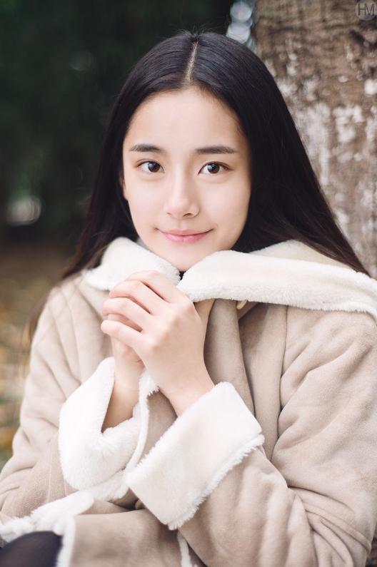 天生素颜脸是怎样的？若你脸上有这4个优点中的2个，颜值都不低