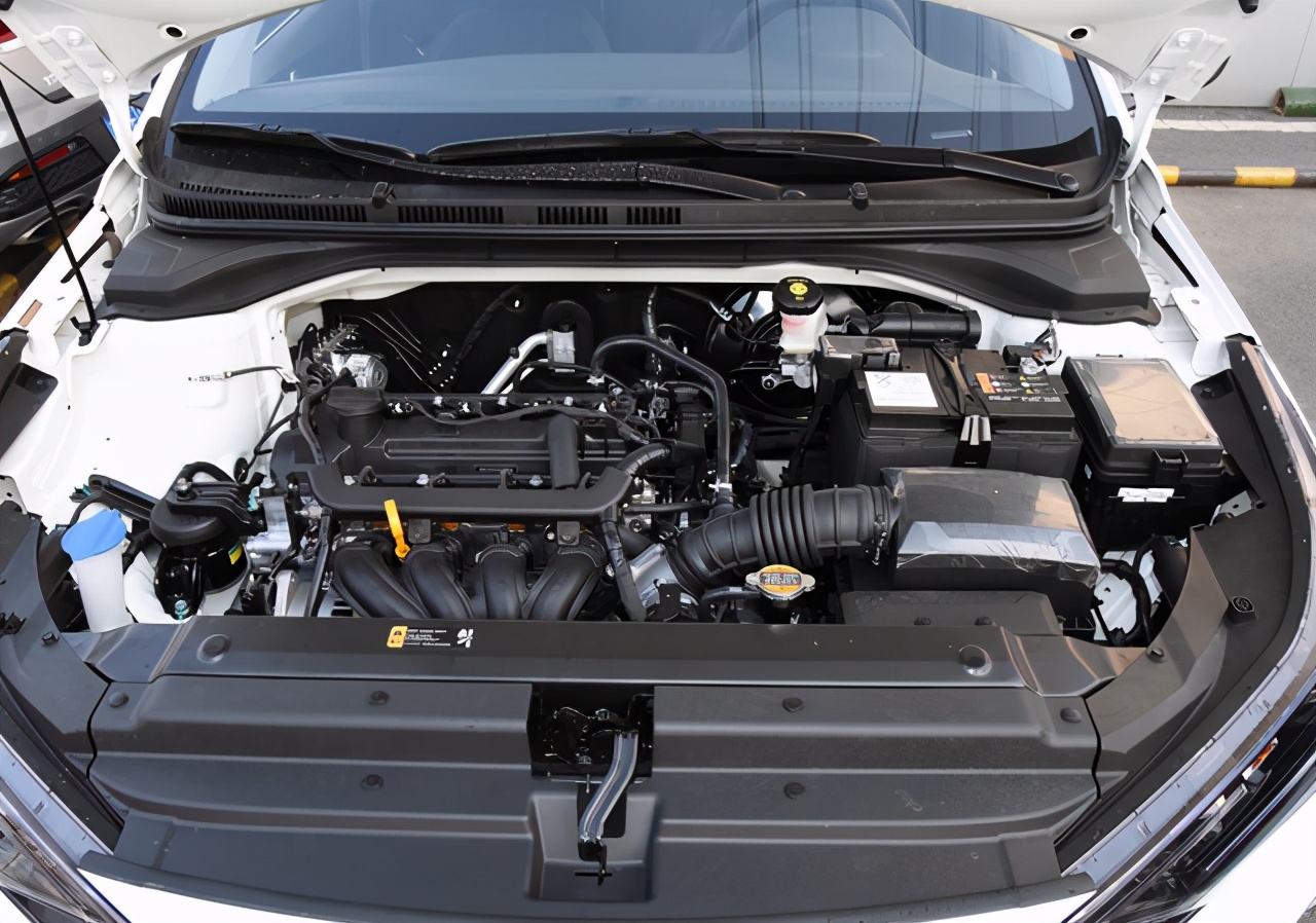 吉利帝豪和现代悦纳哪个好,合资车5万左右的新车省油