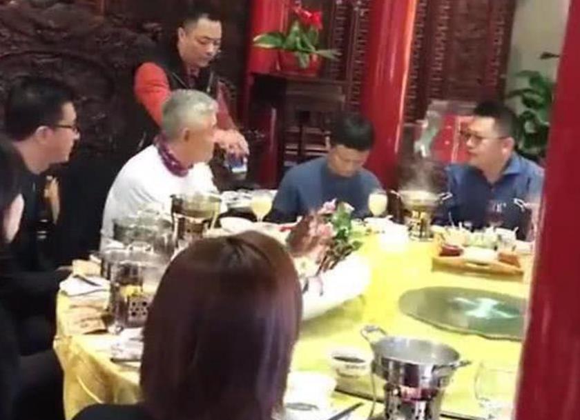 夸张宴请马云，买2亿私人飞机，到头来却仍被王思聪嘲笑是农民