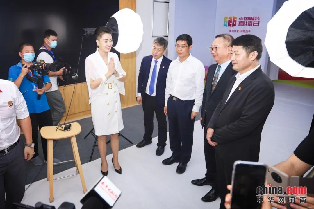 服装热销直播,服装直播放量