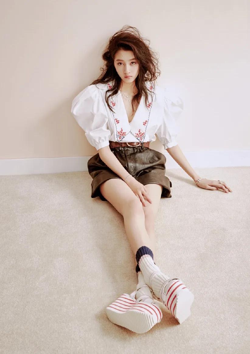 古力娜扎深v蓝色礼服和鞠婧祎,娜扎和鞠婧祎