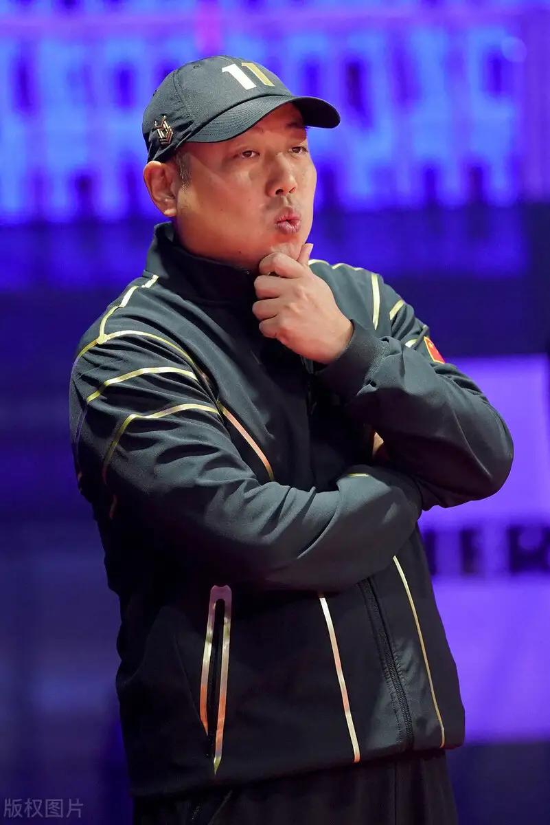 伊藤美诚和刘国梁对比,刘国梁发球对比伊藤美诚