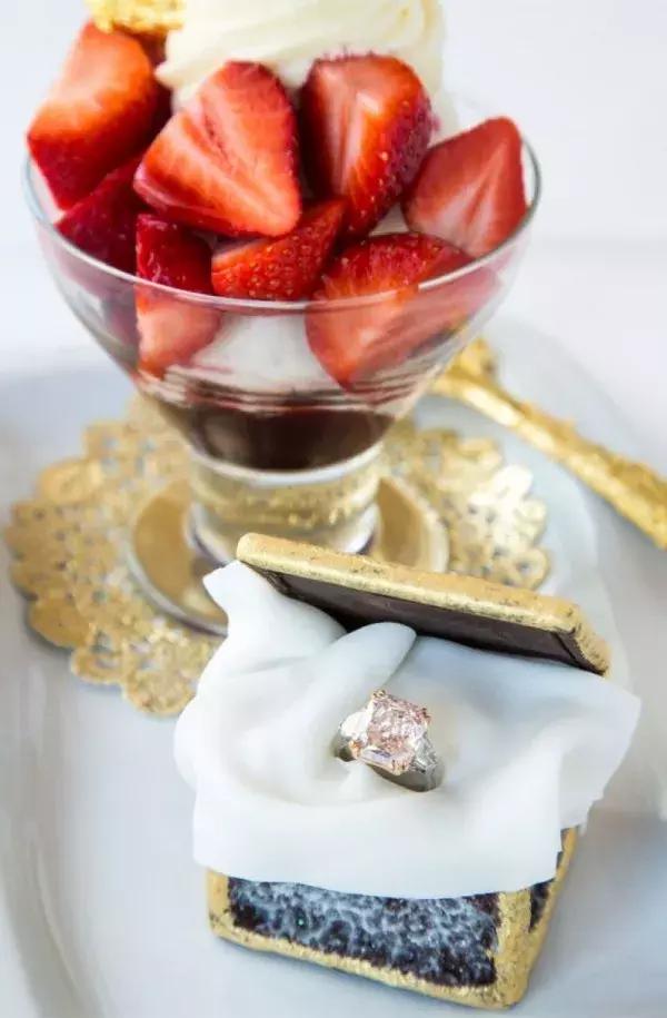 吃一口得花一个月工资？这种隐形炫富潮流值得追吗？