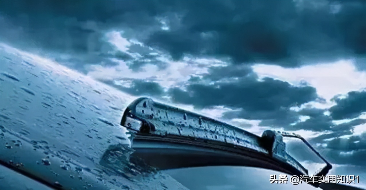 买车后车内必买的几样小东西,买新车后车上必备的十样物品