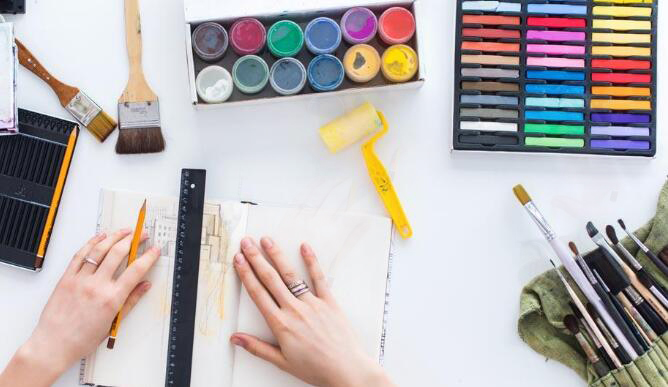 怎样清除衣服上的记号笔笔迹,衣服上被笔画过怎么洗掉