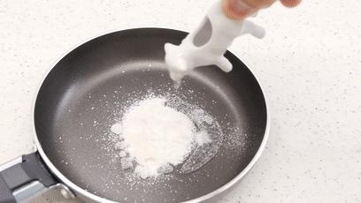 日本小哥攒钱,日本小伙收集指甲做戒指