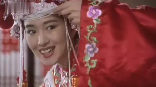 网上化妆品和专柜有什么区别,网上买的化妆品跟实体店的一样吗