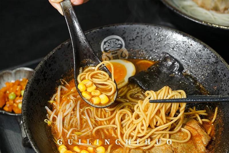 东西巷火了4年的“爱情”小店，老板竟然师从日本“拉面之神”