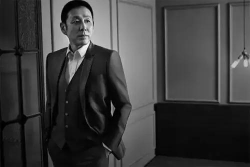 乔布斯、扎克伯格、梁朝伟都爱极简主义，生活越简单，精神越富有