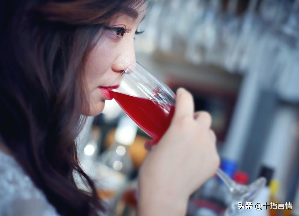 38岁漂亮剩女带男性闺蜜一起相亲,36岁大龄剩女带闺蜜相亲