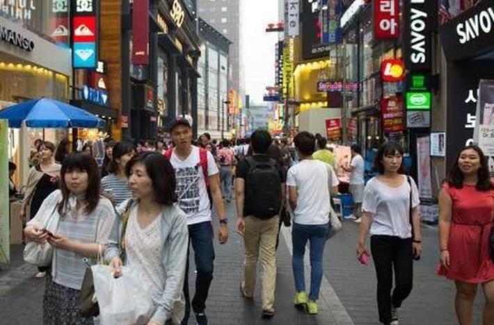 讨好美国，马首是瞻！为何韩国人还认为韩国是最棒的国家？