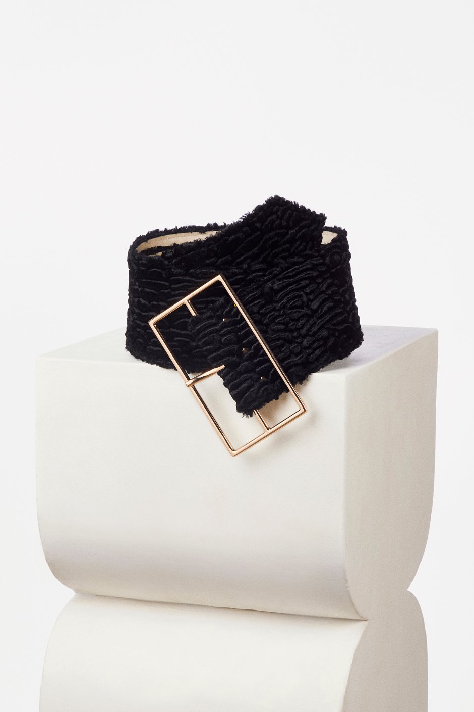 一条时髦的腰带帮你解救身材焦虑,腰带系得好秒变时髦精