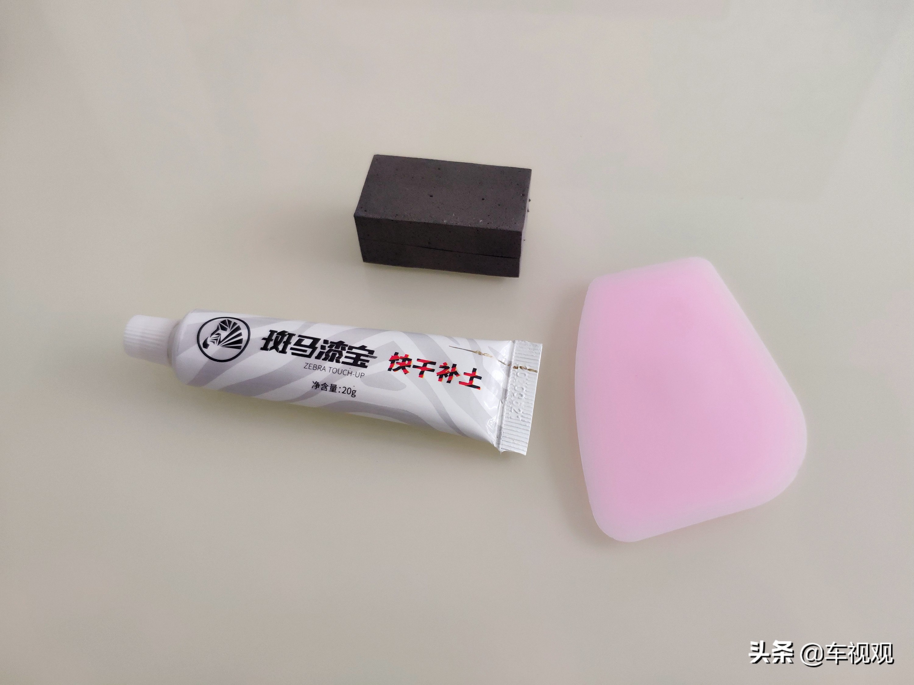 刮蹭车漆修补喷漆流程,黑车漆被刮怎么用自喷漆修复