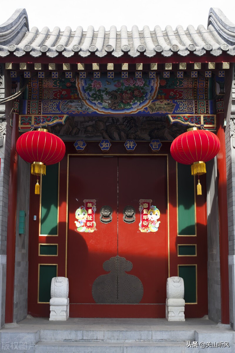 农村门楼为啥不是在左就是在右,农村建房门楼朝向