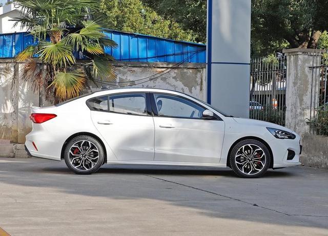 新款福克斯跑几万公里后评价,同行十万公里谈福克斯用车总结