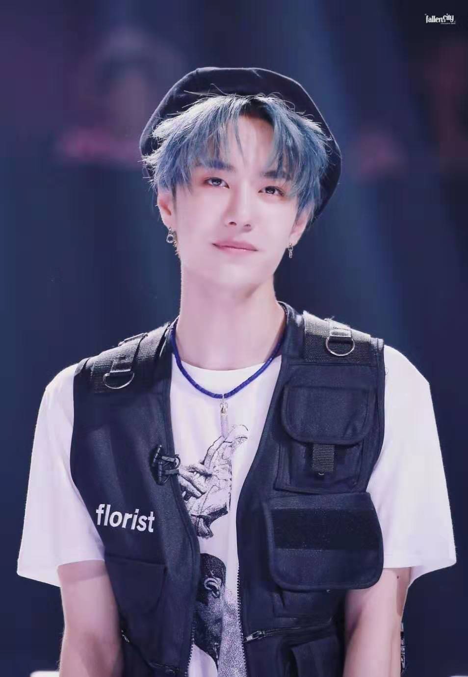 杨幂王一博帽子,杨幂肖战王一博同框