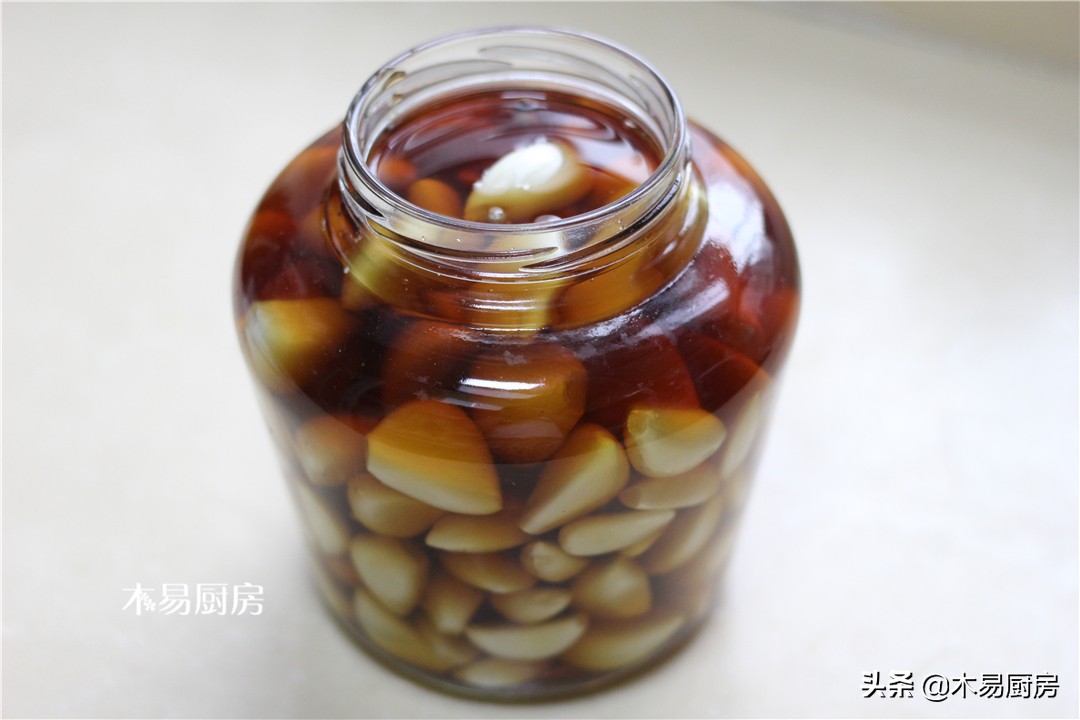 腌咸大蒜一斤大蒜要放多少盐,四川干腌咸大蒜的腌制方法视频