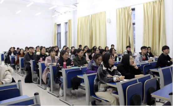 读二本是什么体验？沉默的二本学生道出真相：毕业就是基层打工人