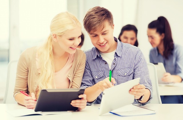 文化人玩出“新花样”，教授聚众淫乱受刑罚