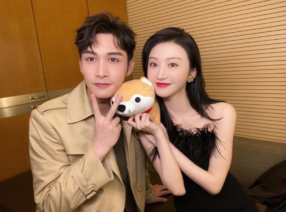 明明很喜欢，却偏偏要疏远！这7对离心的CP，让人“意难平”