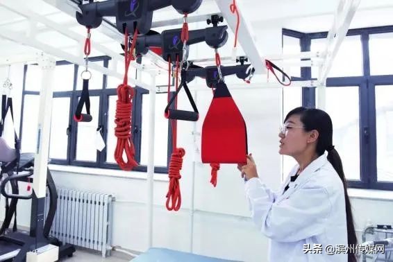 36年，这所医学院圆了近1500名残疾人大学梦