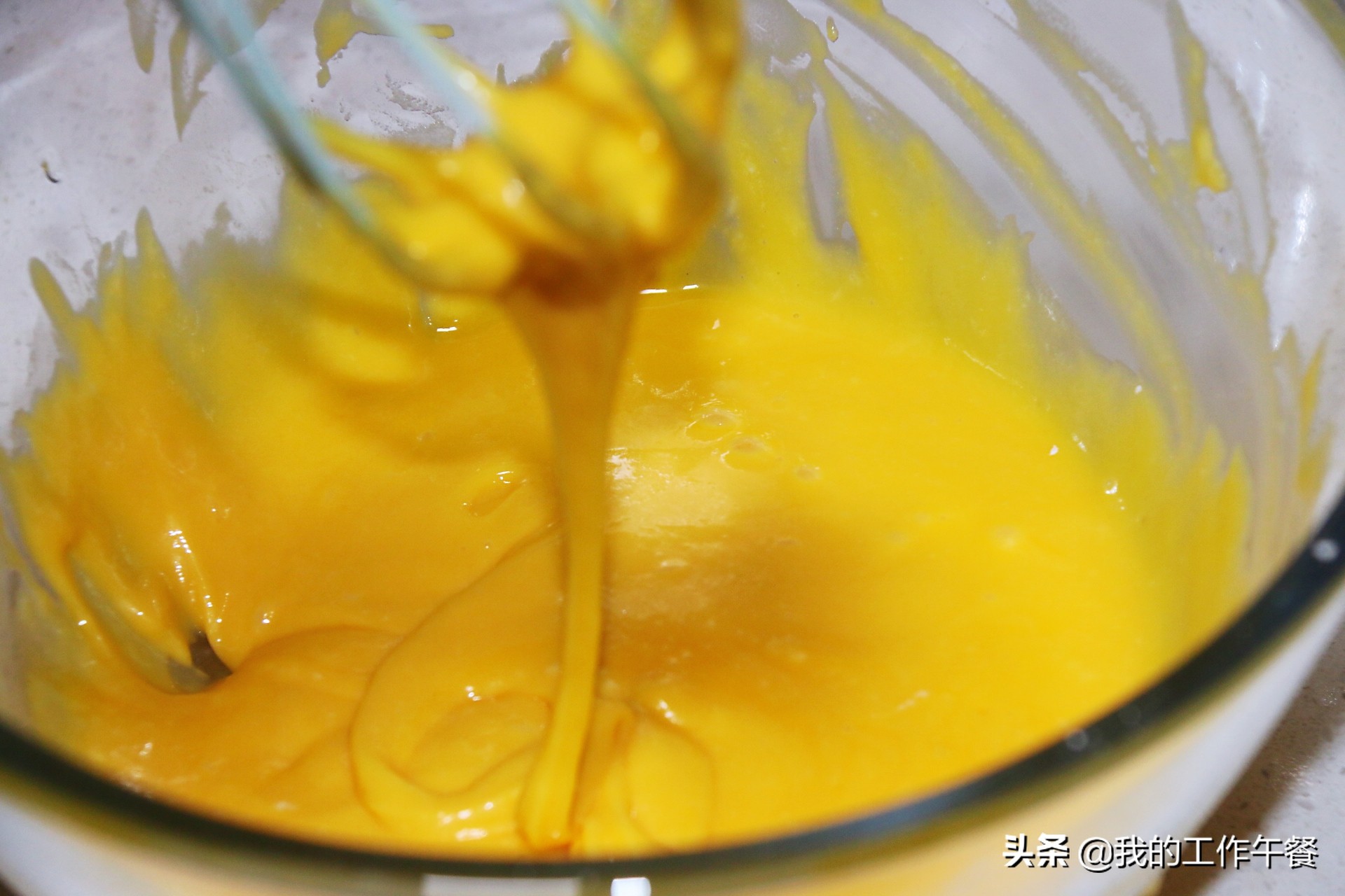 怎么做电饭煲蛋糕不塌陷,电饭煲蛋糕怎么做好吃松软不回缩