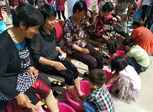 李焕英是李焕英，你妈是你妈