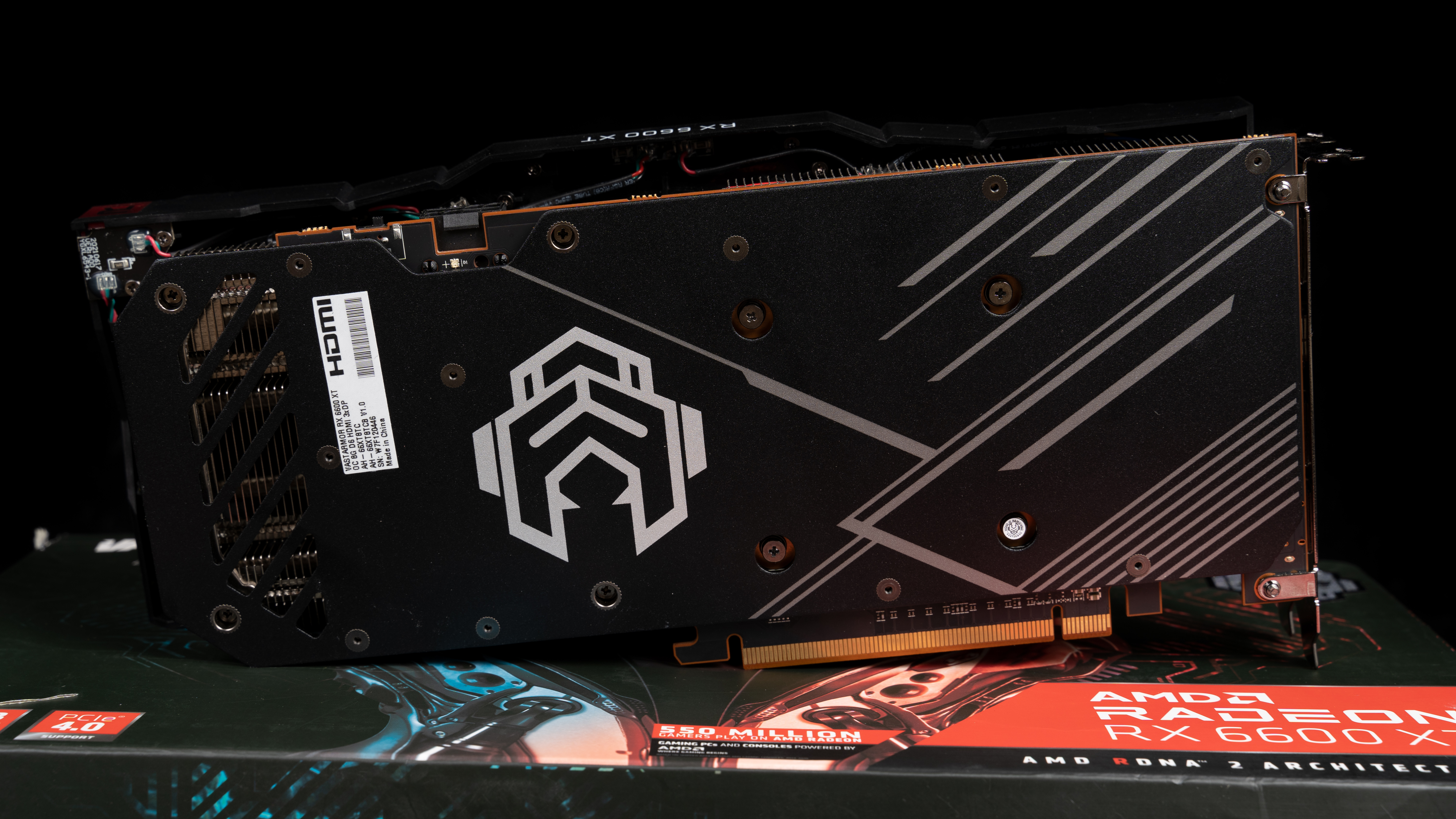 全新AIB厂商？瀚铠RX6600XT合金显卡+宙斯盾Z5开箱快测