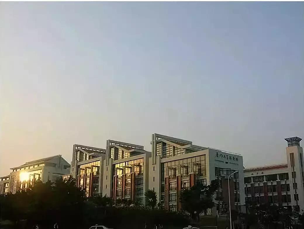 厦门大学每天要上几个小时的课,厦门大学校园到底多大