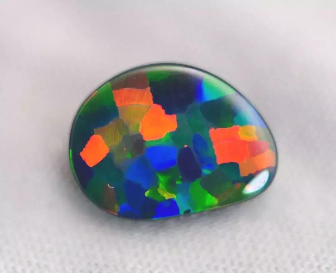 神奇的宝石绘本,宇宙宝石欧泊石