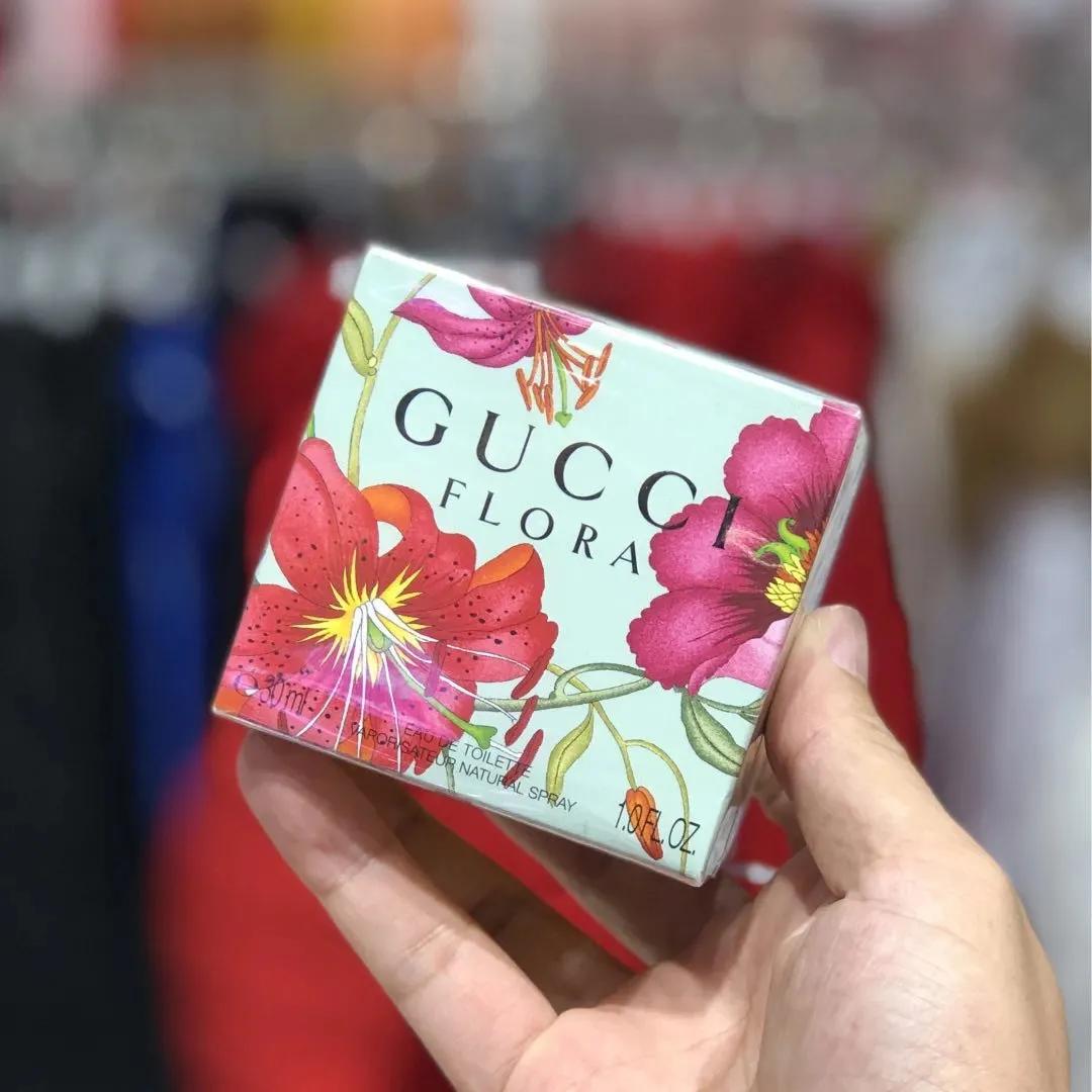 唯品仓线下店特卖直播,唯品仓快闪店