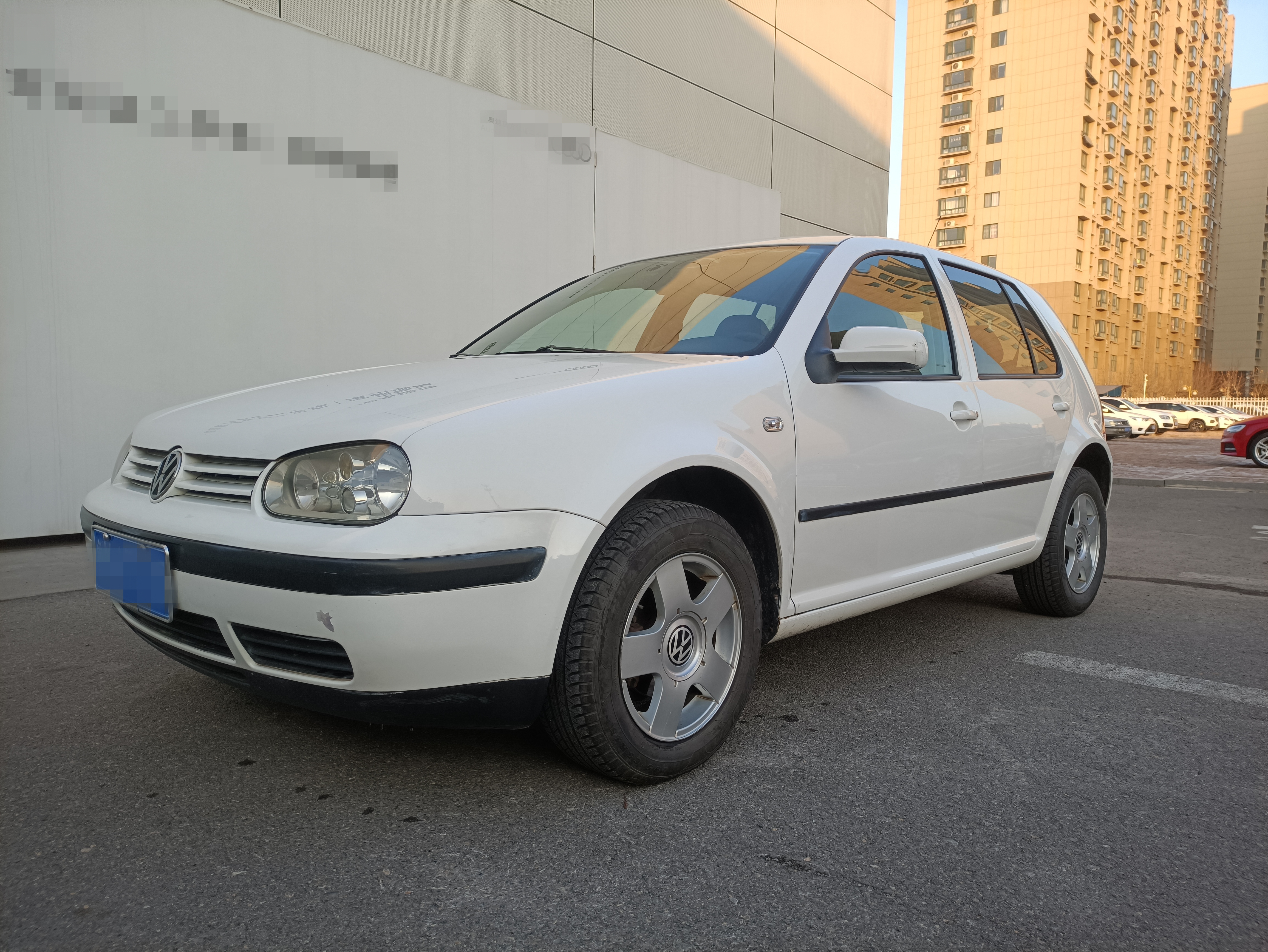 买高尔夫几代性价比高,买个二手高尔夫保值吗