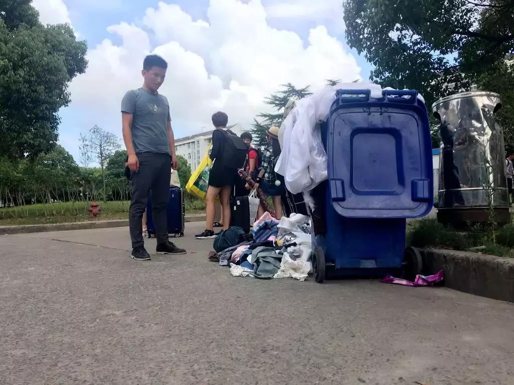 马云收废品搞笑视频,马云最后一百万做了什么