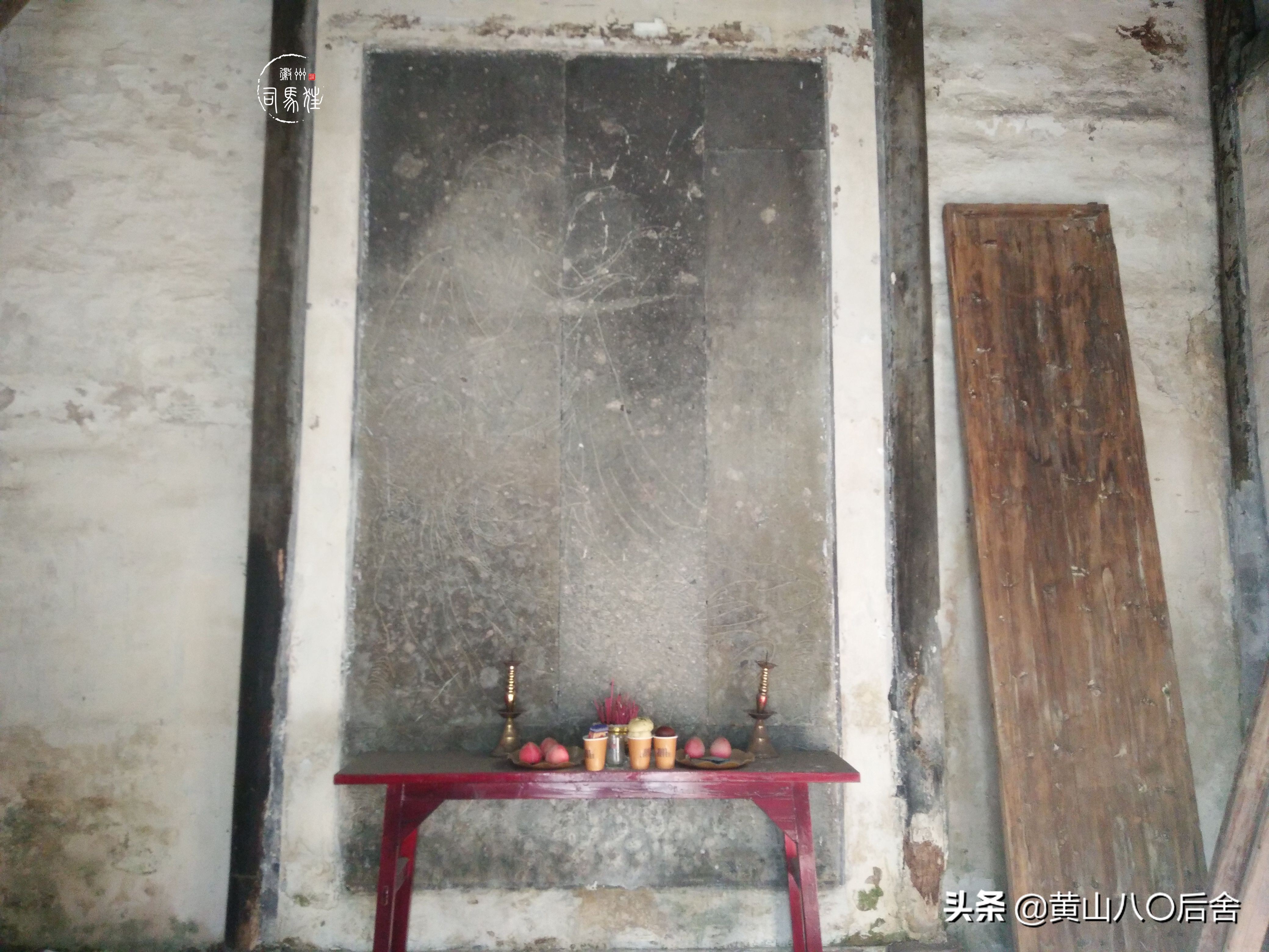 歙县有个村子,大家都姓淩,三点水的淩。这里还有吕洞宾的传说