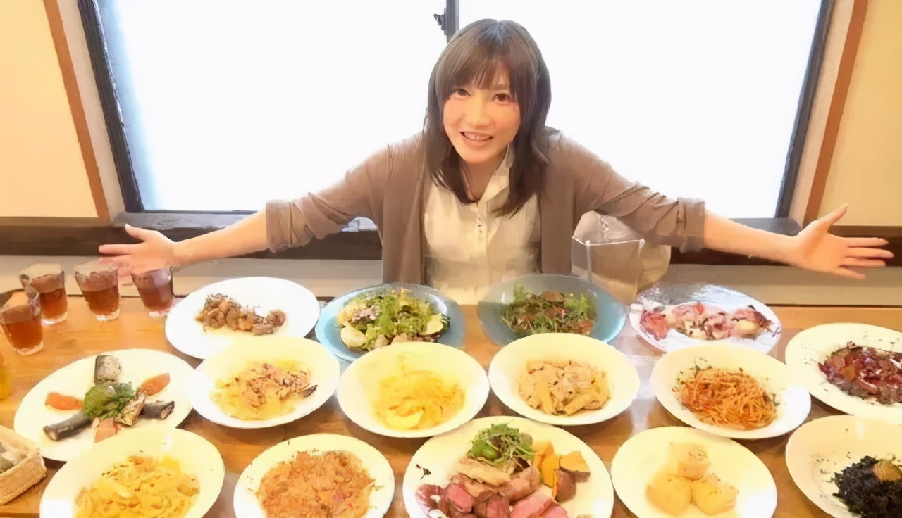 经常性的暴饮暴食会造成什么后果,长期暴饮暴食会引起什么不良后果