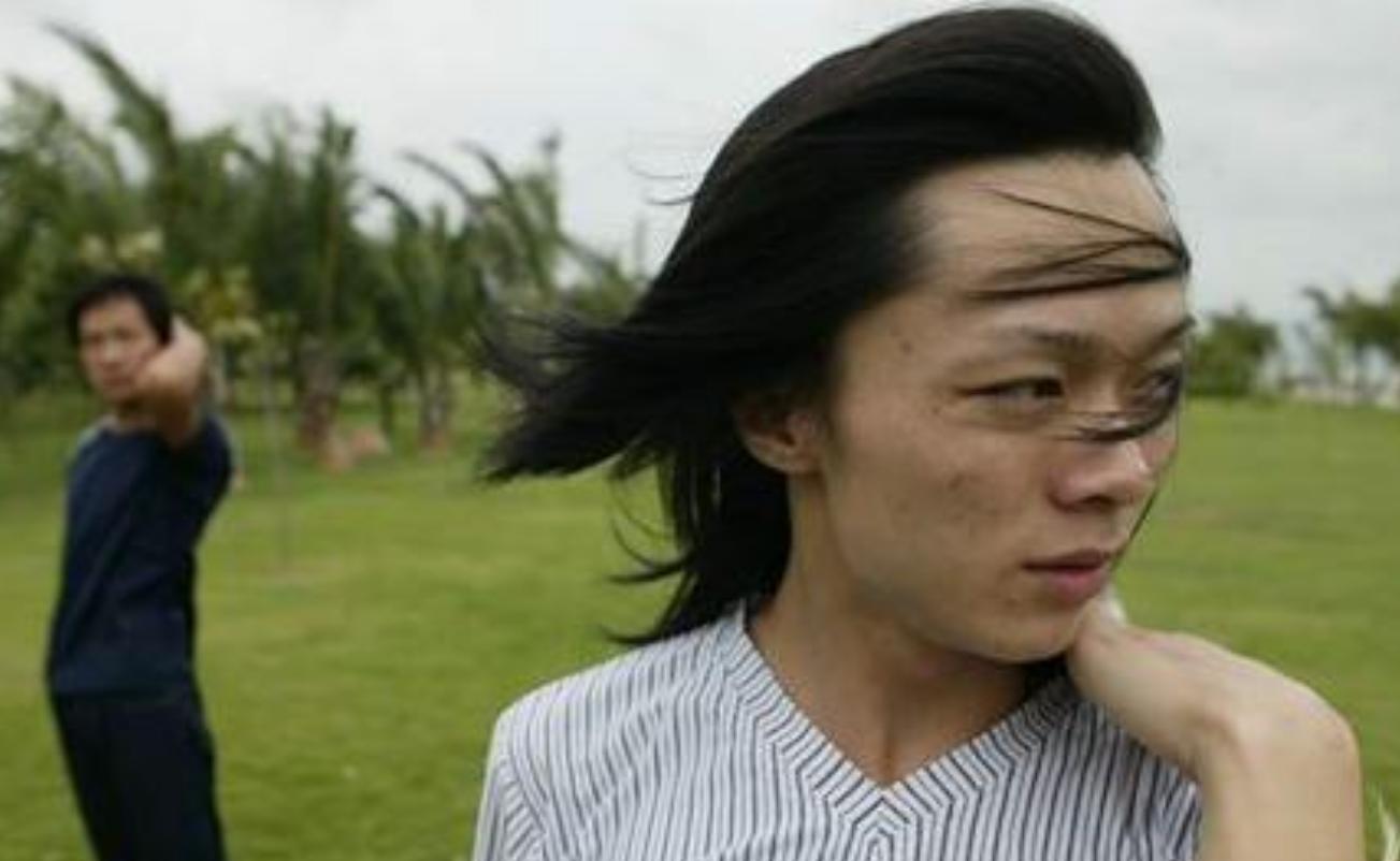 “变性人”李二毛，为爱变“女人”却惨遭抛弃，受尽屈辱悲惨离世