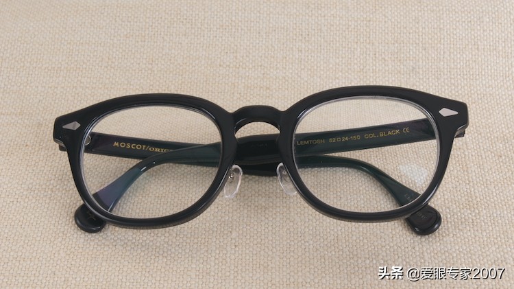 板材眼镜鼻托掉了怎么配,板材眼镜鼻托如何卸下来