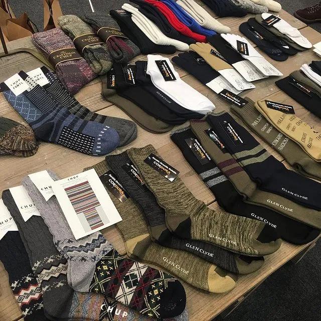 为什么小皮鞋要穿白袜子,什么人穿皮鞋