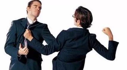 别人先动手打人我还手违法吗,对方动手打你你还手属于防卫吗