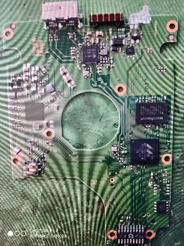 西数硬盘咔咔响的原因,移动硬盘摔了一下嗒嗒响无法识别