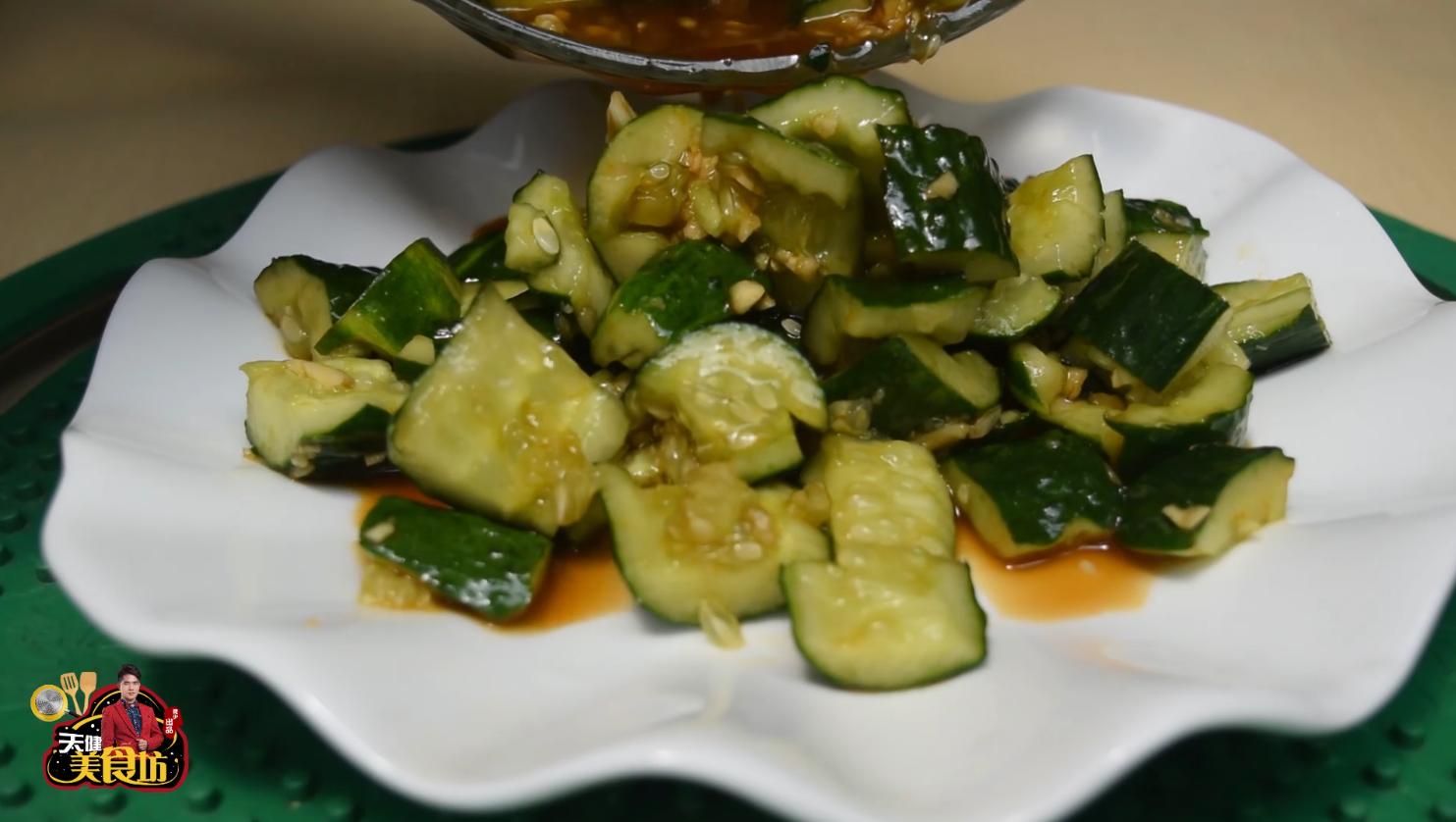 爱吃香菜的拍黄瓜,凉拌拍黄瓜最正宗的做法