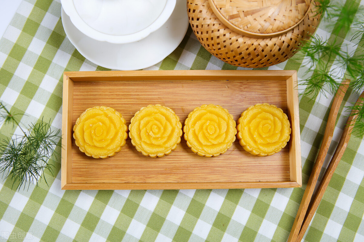 绿豆别再煮汤了简单新做法,绿豆糕怎么做软糯又香甜