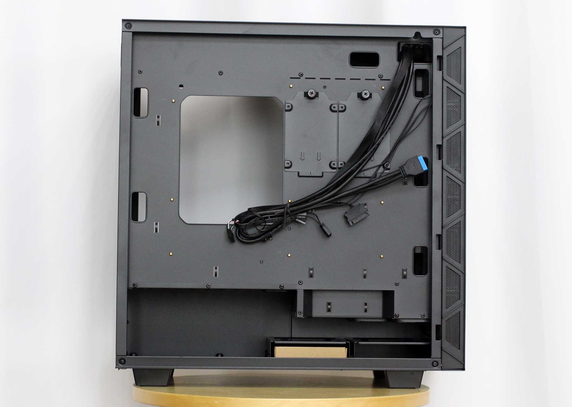 鑫谷atx3.0850w全模组,鑫谷机箱可以装三风扇显卡吗